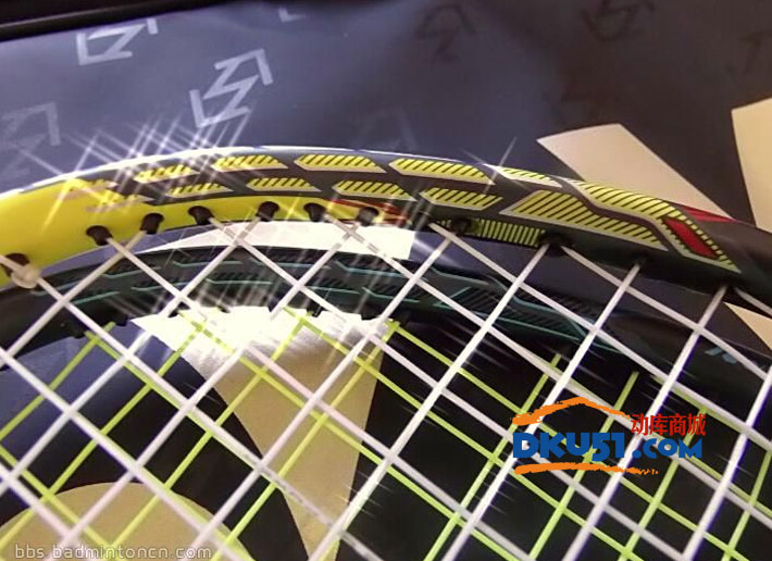 yonex尤尼克斯林丹用VT-ZF2LD和VT-ZF2羽毛球拍對(duì)比